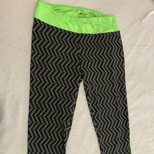 🦜 TAREA BY RUE 21 WOMENS ATHLETIC YOGA PULL ON CAPRIS PANTS SIZE S.  🦜